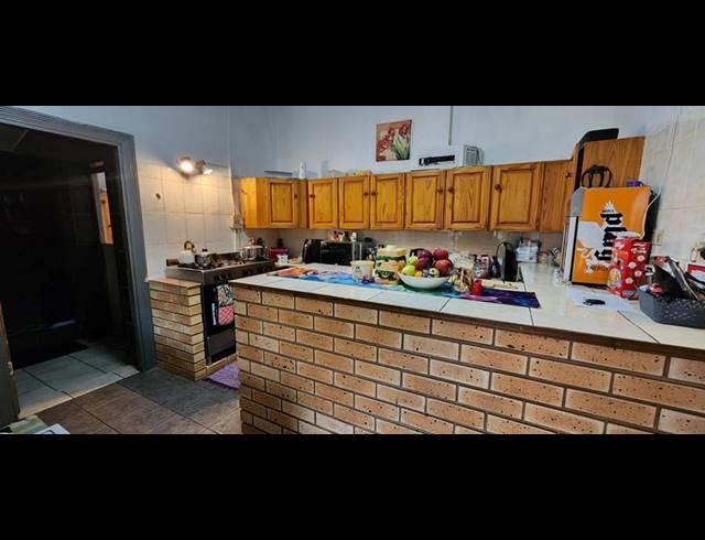 5 BEDROOM HOUSE FOR SALE IN UMKOMAAS